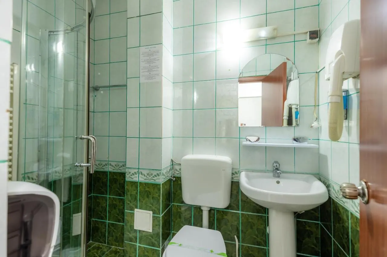 Hotel Sir Lujerului Bukarest 2*,  Románia