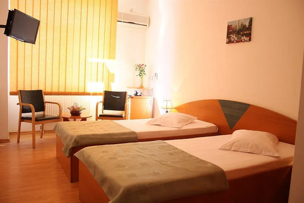 **  Hotel Sir Lujerului Bukarest Románia