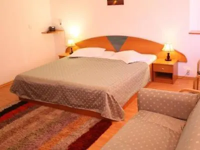 Hotel Sir Lujerului Bukarest 2*,